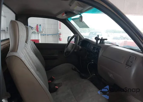 2000 Toyota Tacoma из США, поврежденный, VIN 4TANL42N7YZ596420